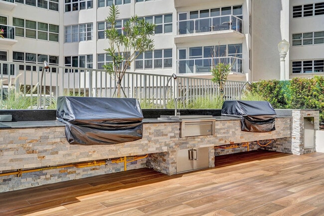 Building Photo - 3750 Galt Ocean Dr