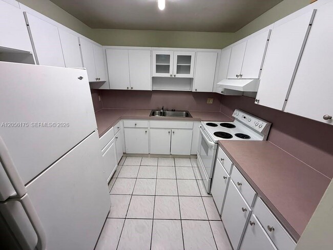 Building Photo - 6070 W 19th Ave