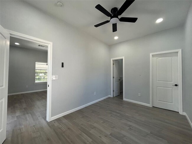 Building Photo - 304 N Tucker Ave