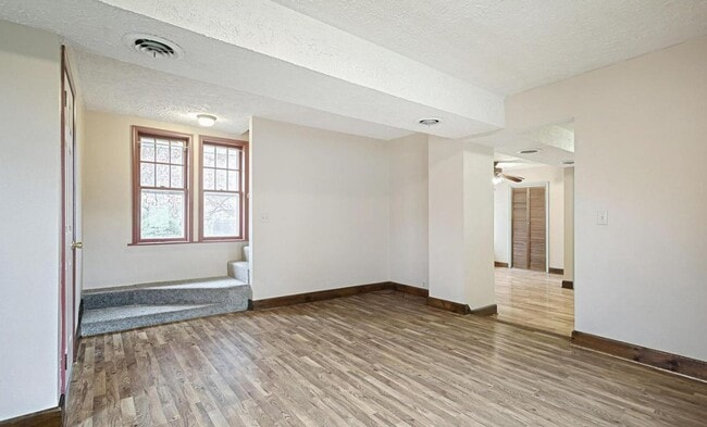 Building Photo - Beautiful 3 Bedroom, 1.5 Bath in Colonial West York!