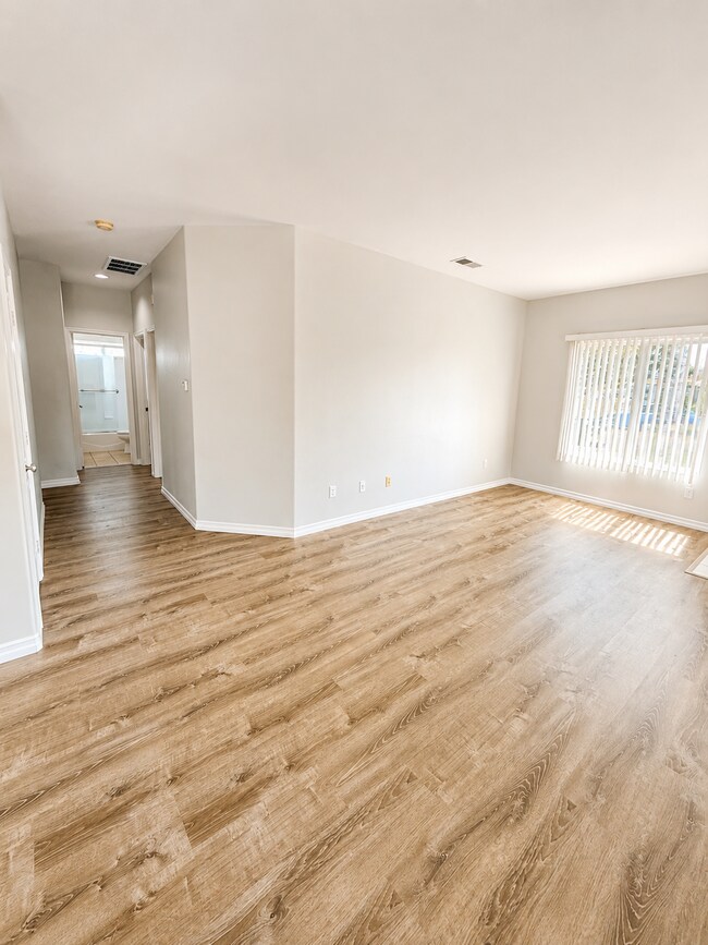Building Photo - 1160 Grove Ave