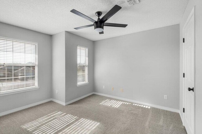 Building Photo - 9756 Seafarer's Way