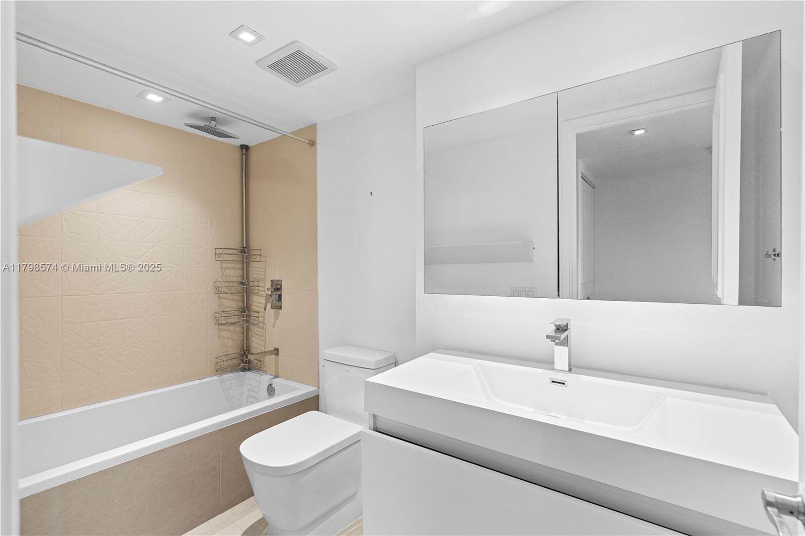 Building Photo - 1541 Brickell Ave