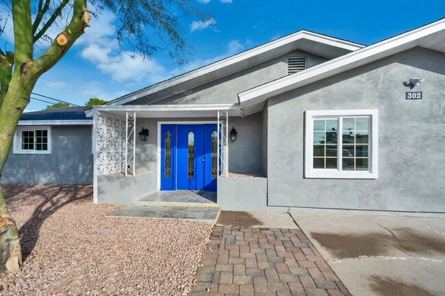 Building Photo - Spacious 6-Bedroom, 3-Bath Pool Home Near ASU Campus