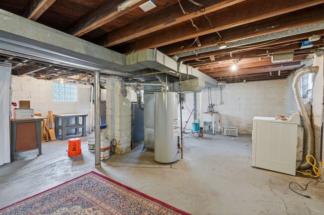 Building Photo - 1301 E Muir Ave