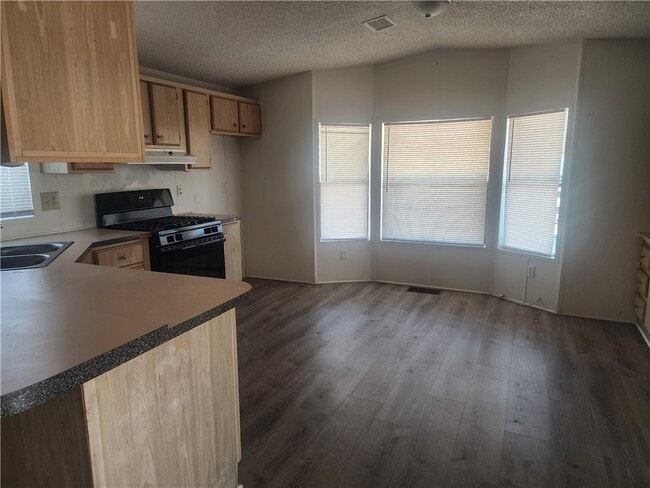 Building Photo - 691 Church St