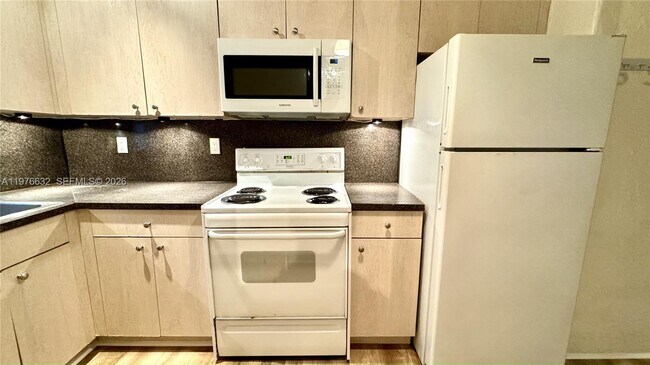 Building Photo - 1335 Pennsylvania Ave