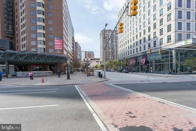 Building Photo - 1001 N Randolph St