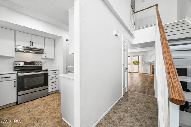 Building Photo - 220 N 22nd Pl