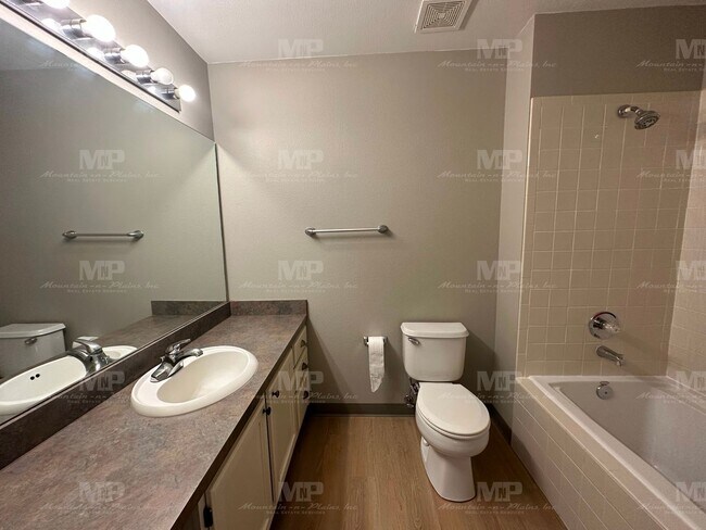 Building Photo - 4545 Wheaton Dr