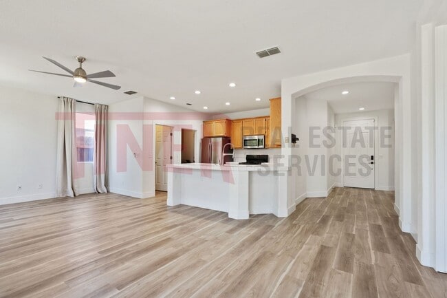 Building Photo - 2075 Larkflower Way