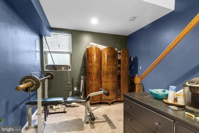 Building Photo - 714 Medina St