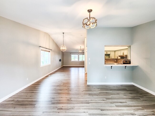 Building Photo - Arlington Rambler - 3bd/2ba