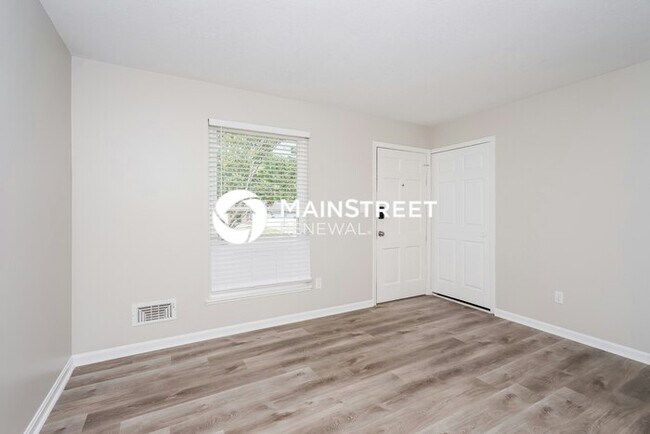 Building Photo - 3 Bedroom Pet-Friendly Home in LOUISVILLE,...