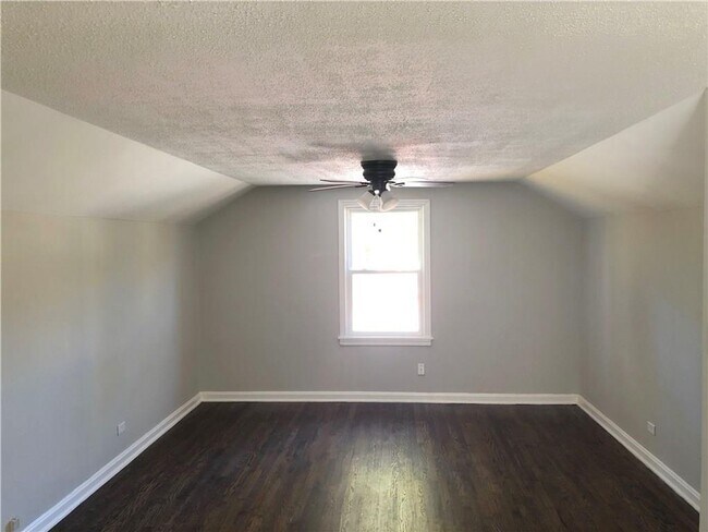 Building Photo - 1307 Lorenzo Dr SW
