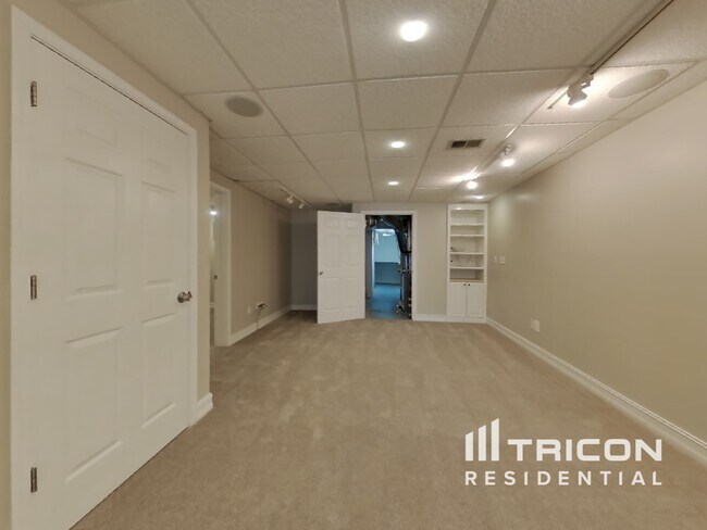 Building Photo - 880 Freemanwood Ln