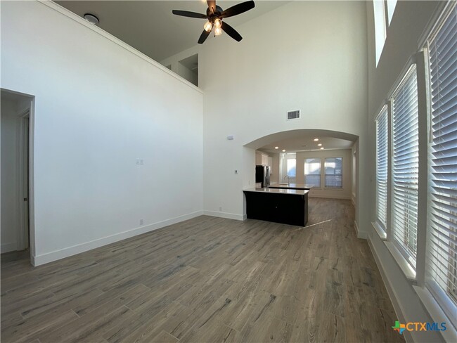 Building Photo - 1032 Easy Gruene