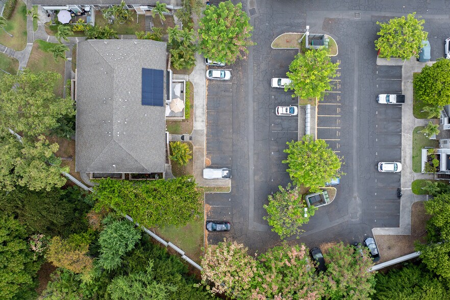 Building Photo - 393 Mananai Pl