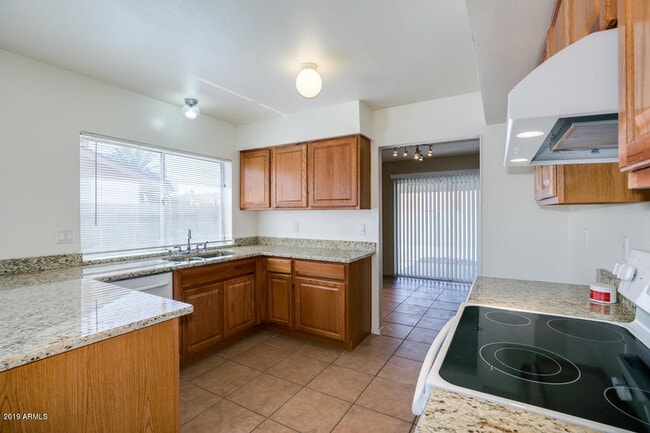 Building Photo - 10640 N 66th Ave