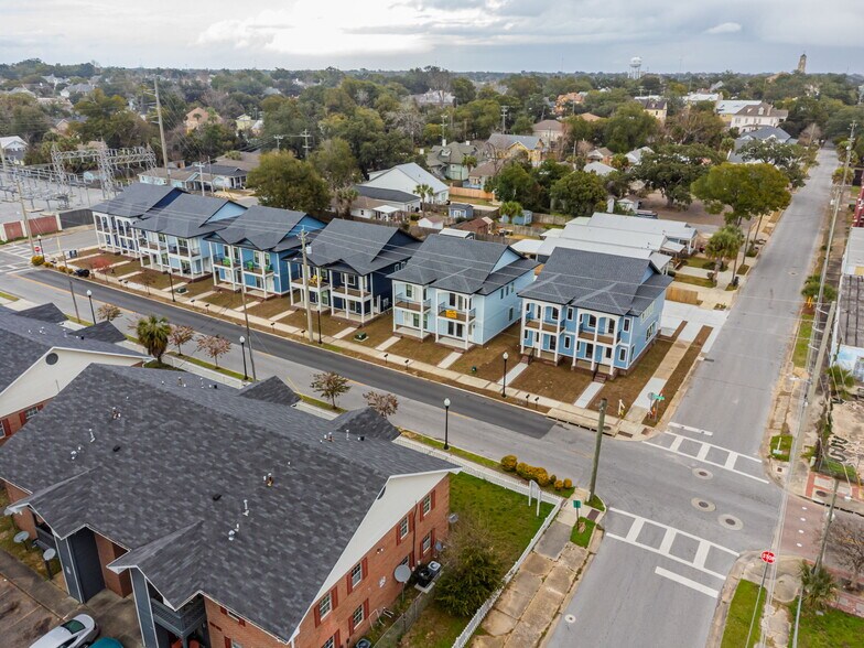 Building Photo - 520 N De Villiers St