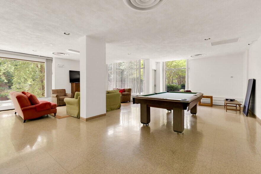 Party/Game Room - 4141 N Henderson Rd