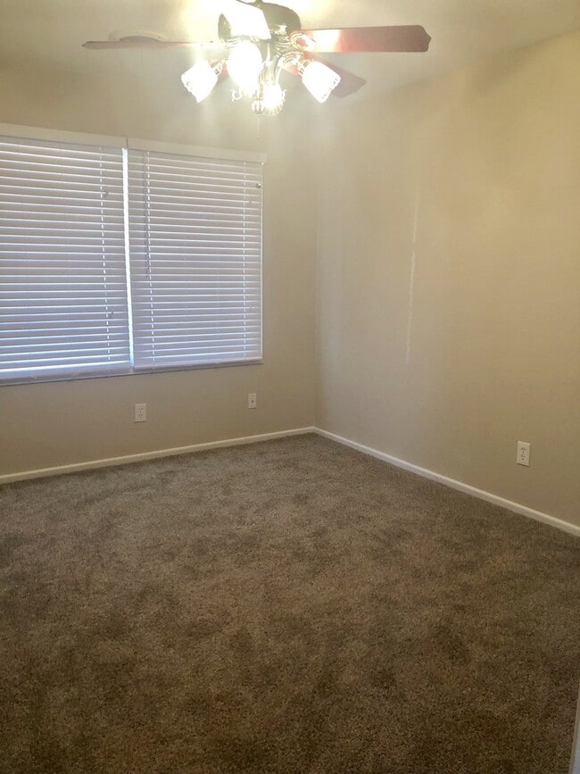 Building Photo - Spacious House