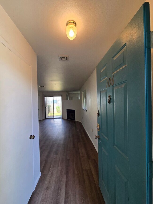 Building Photo - 2180 Pinetop Ln