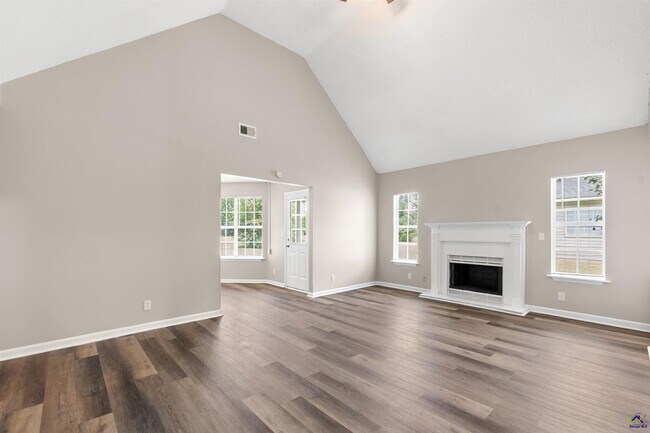 Building Photo - 308 Peach Blossom Rd