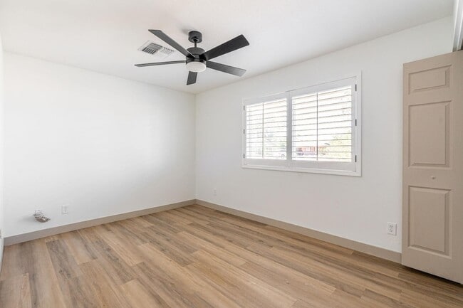 Building Photo - 5739 W Monte Vista Rd