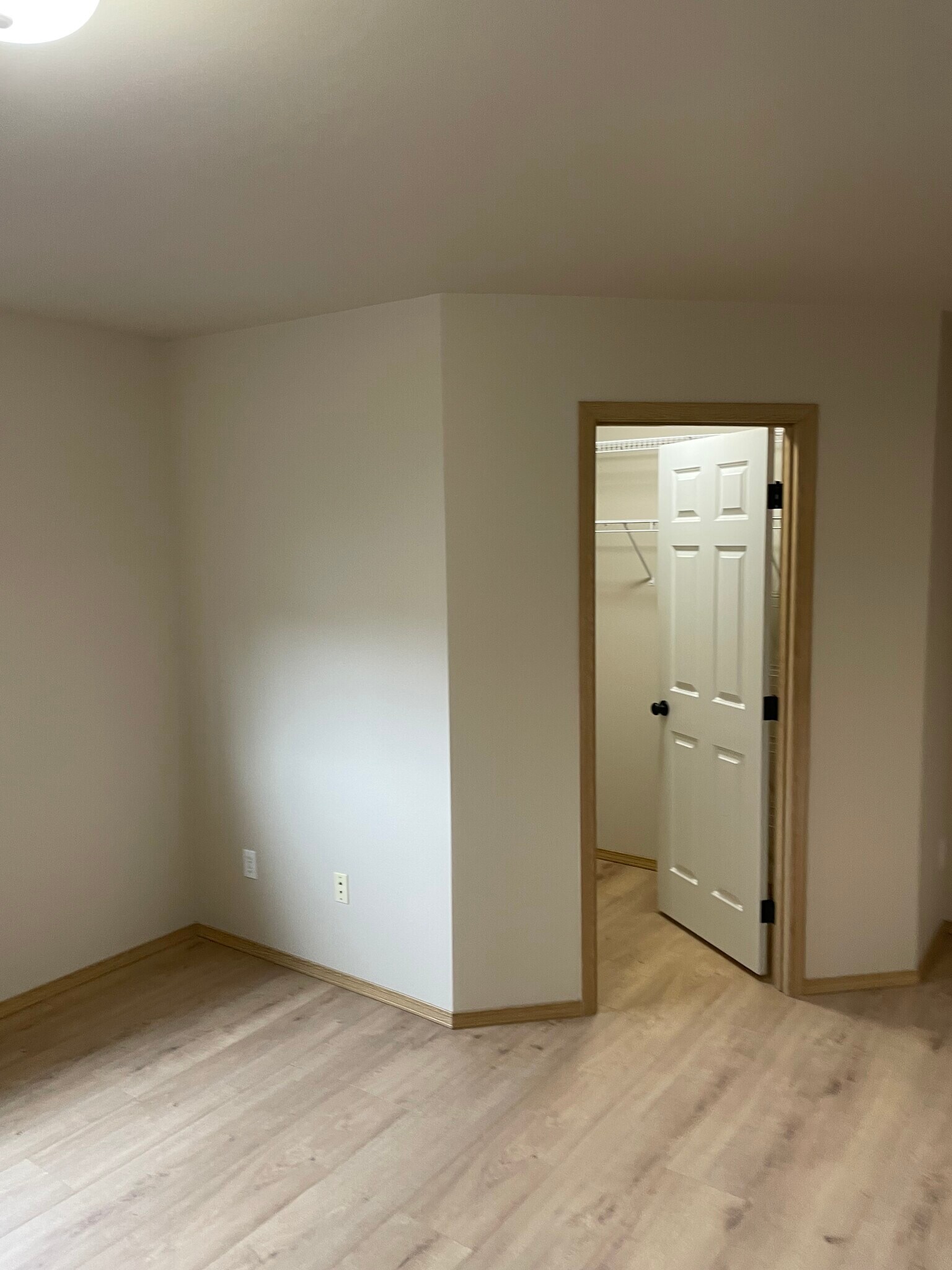 Building Photo - 3010 Everett Ave