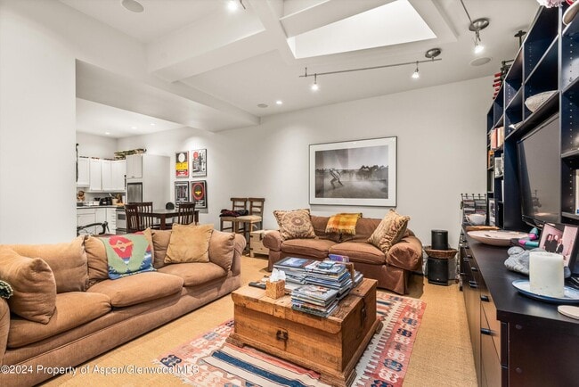 Building Photo - 308 Park Ave