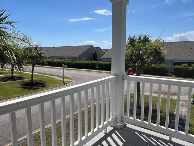 Building Photo - Beautiful 4 Bedroom, 3.5 Bath, Pet Friendl...