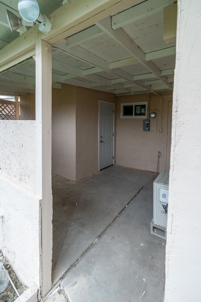Building Photo - Charming 3 Bedrooms 2 Bathrooms Home $3,50...