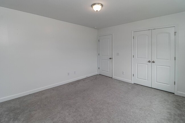 Building Photo - SPACIOUS Newer Construction Home in Pikevi...