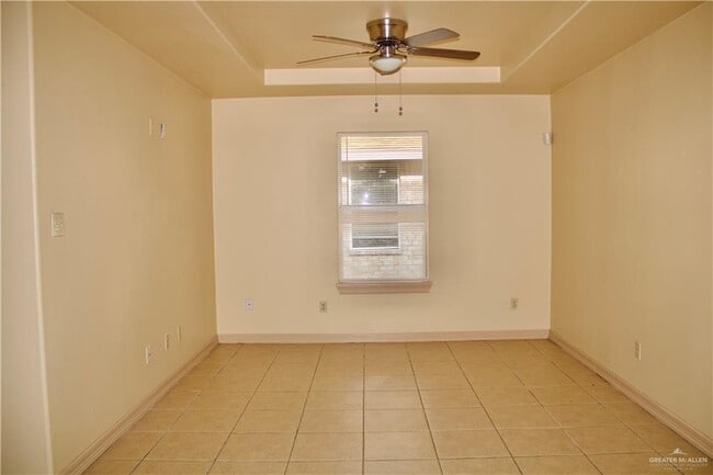 Building Photo - 901 W Caffery Ave