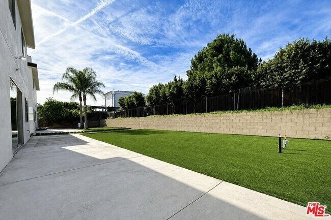 Building Photo - 6723 Sunnyslope Ave
