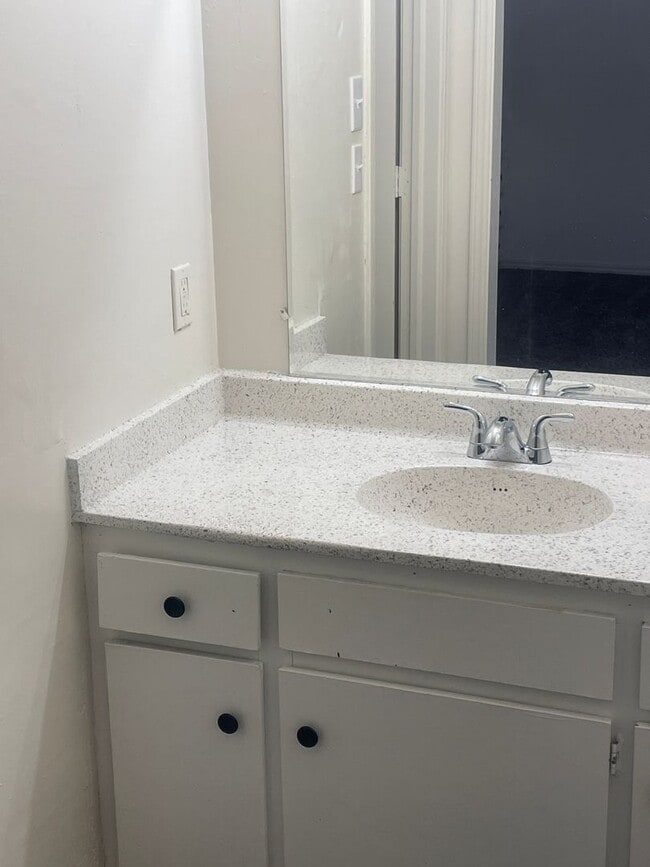 Building Photo - 5126 S Delaware Pl