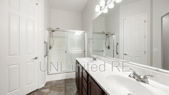 Building Photo - 6737 E Hetley Pl