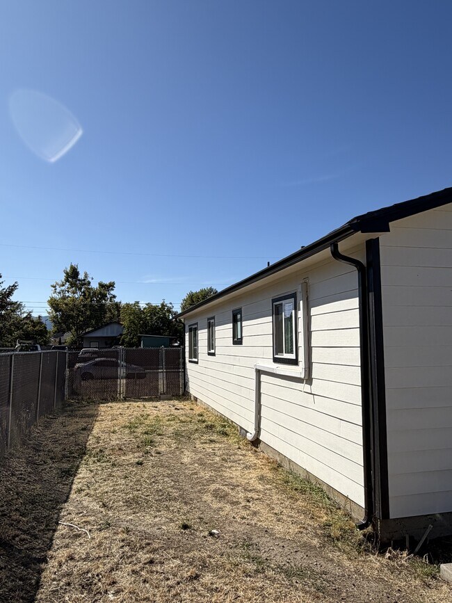 Building Photo - 2518 Tennessee Dr