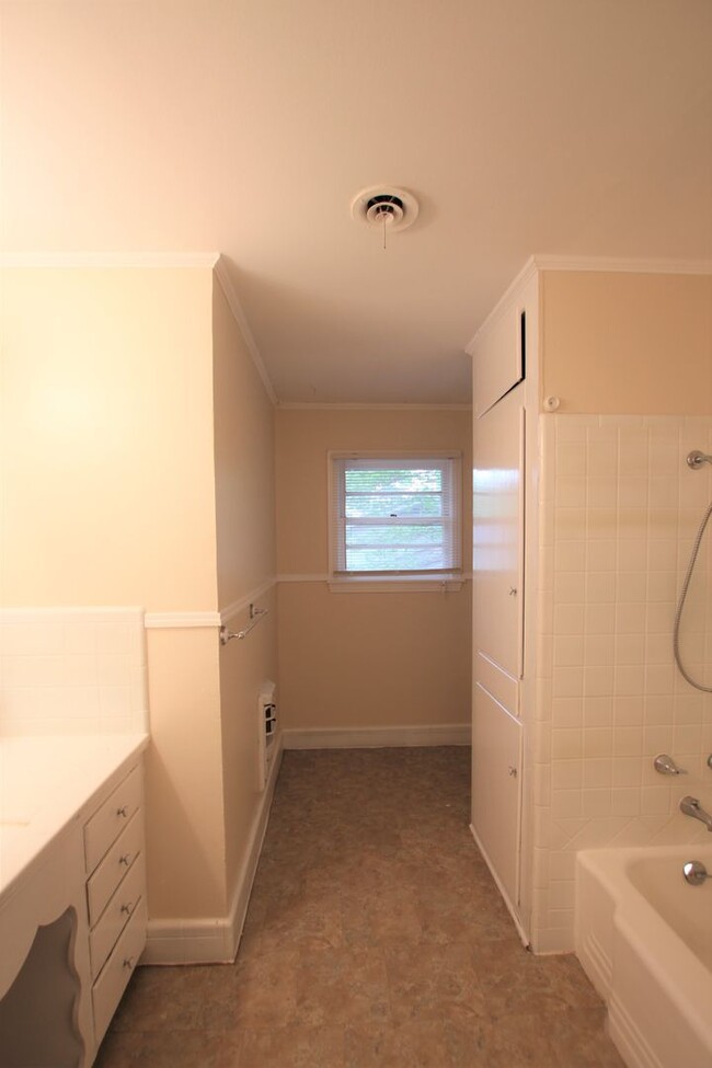 Building Photo - Coming Soon! Beautiful 4 Bedroom, 2 Bathro...
