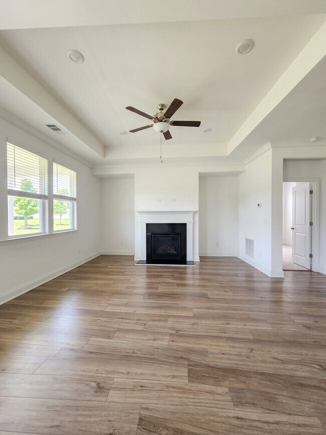 Building Photo - 384 Yardley Ln