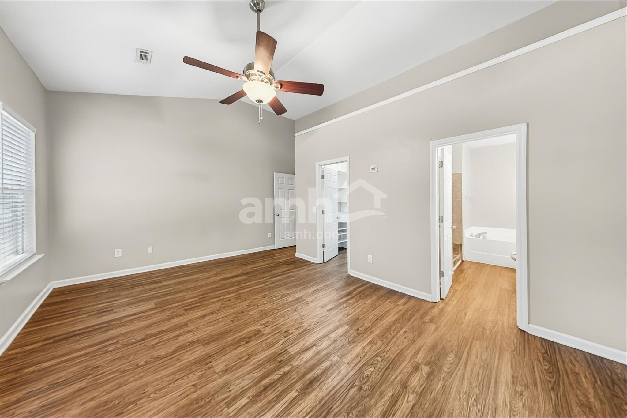 Building Photo - 1523 Cardinal Ln