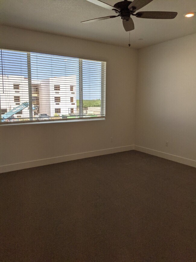 Building Photo - Prime location in Merced!