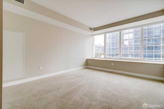 Building Photo - 301 Mission St