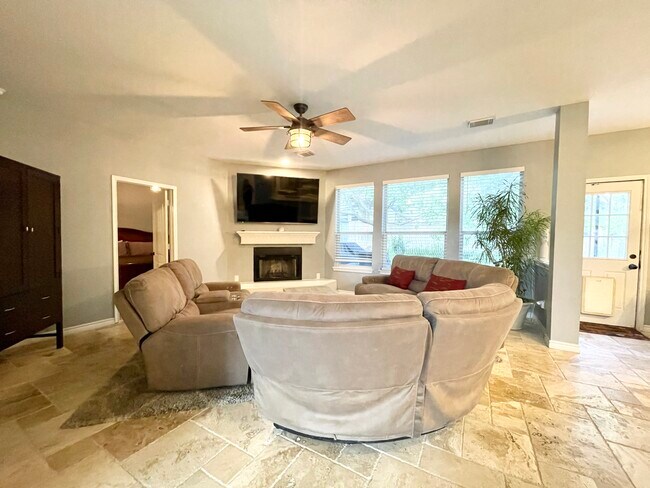 Downstairs living room - 11519 Brae Hill
