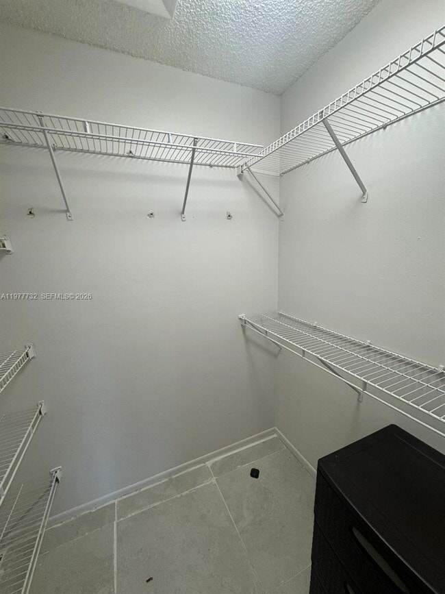 Building Photo - 6031 Shaker Wood Cir