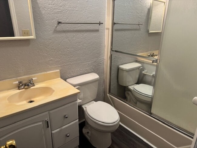 Building Photo - 222 Poplar Rd