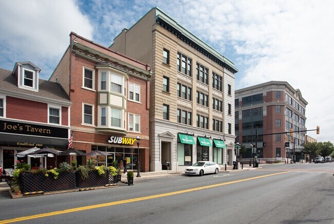 Building Photo - 2 W Broad St