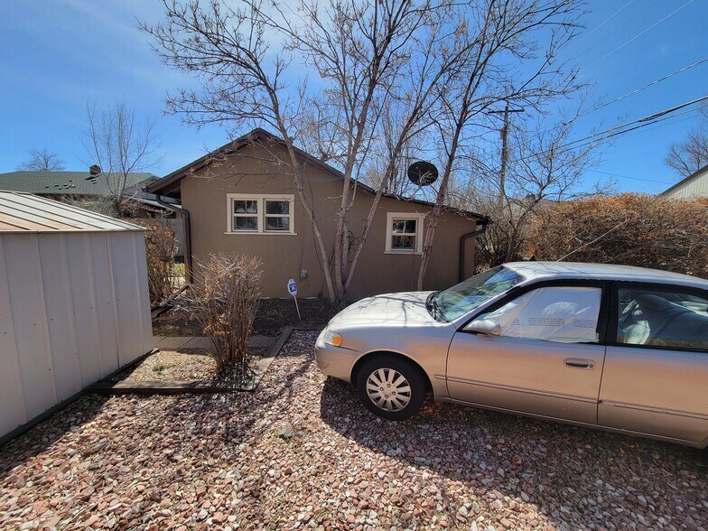 Building Photo - 1675 Ulster St