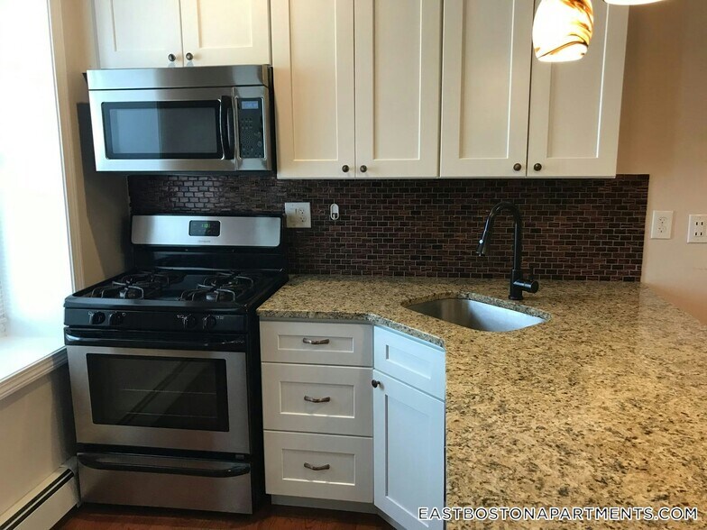 Building Photo - 349 Sumner St